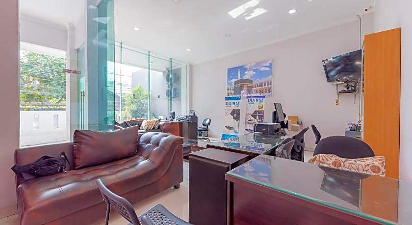 RedDoorz near Kiara Artha Park