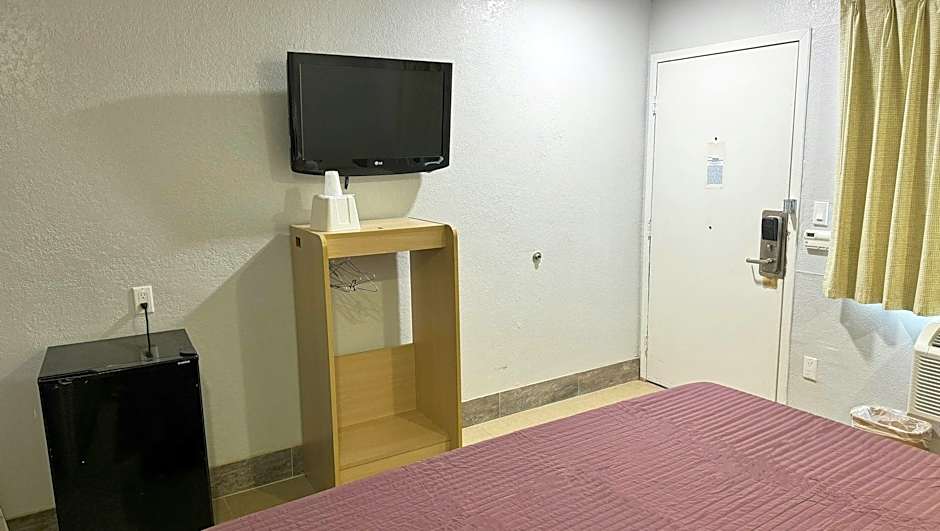 Photo 1 of 7 of 1 King Bed, Accessible, Nonsmoking