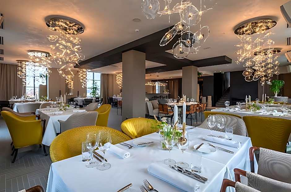 Monograph Freedom Square