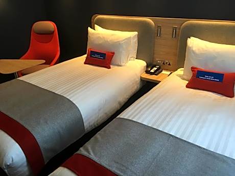 Standard Twin Room with Free Hot Breakfast