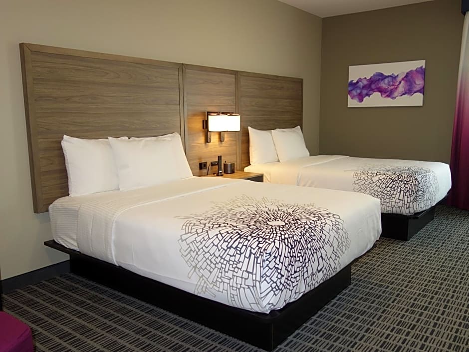 La Quinta Inn & Suites by Wyndham San Antonio Alamo City