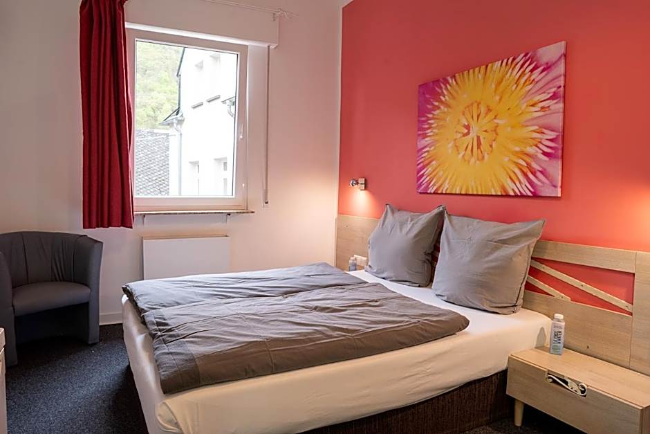 Honeybee Properties Mosel