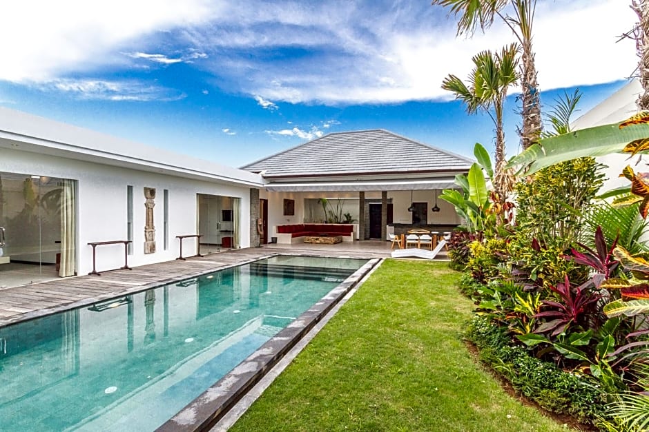 Villa Saha - Elegant 3-Bedroom in Seminyak