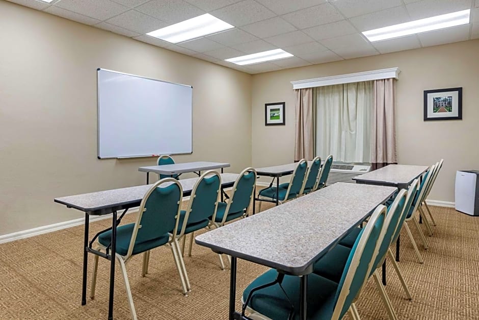 Comfort Inn & Suites DeLand - near University