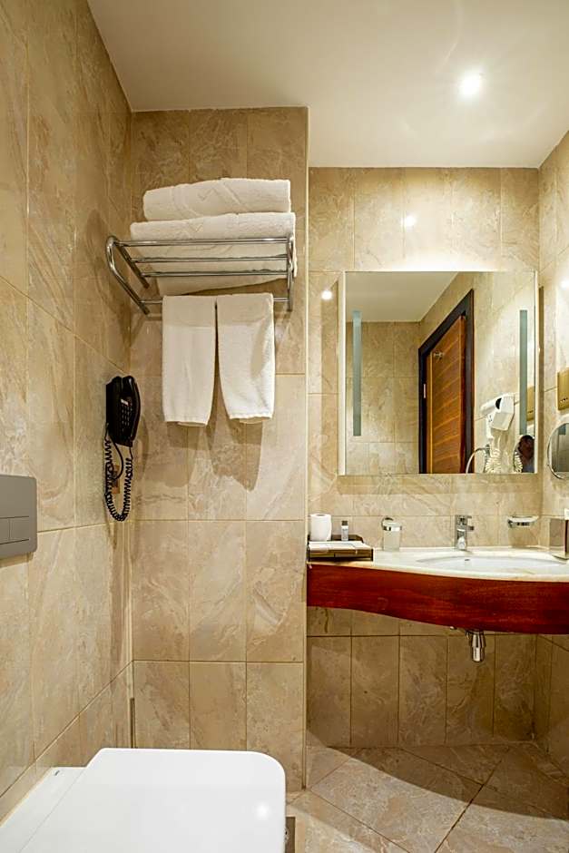 Golden Tulip Canaan Kampala