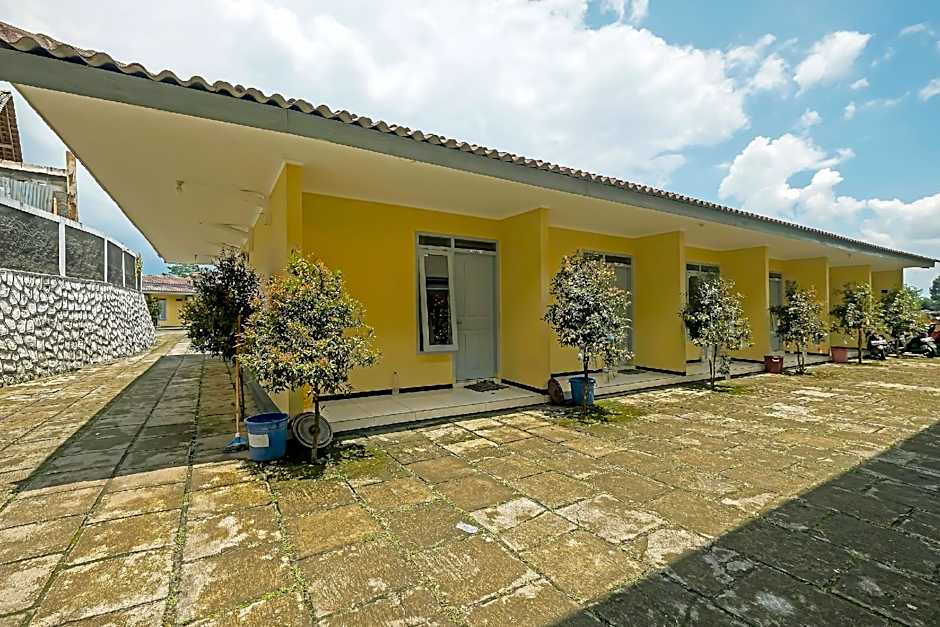 OYO 92483 Hotel Kirana