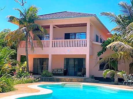 Tradewinds Lodge
