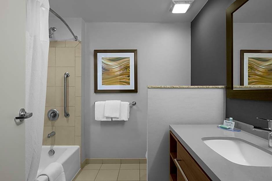 Courtyard by Marriott Charlotte Airport North