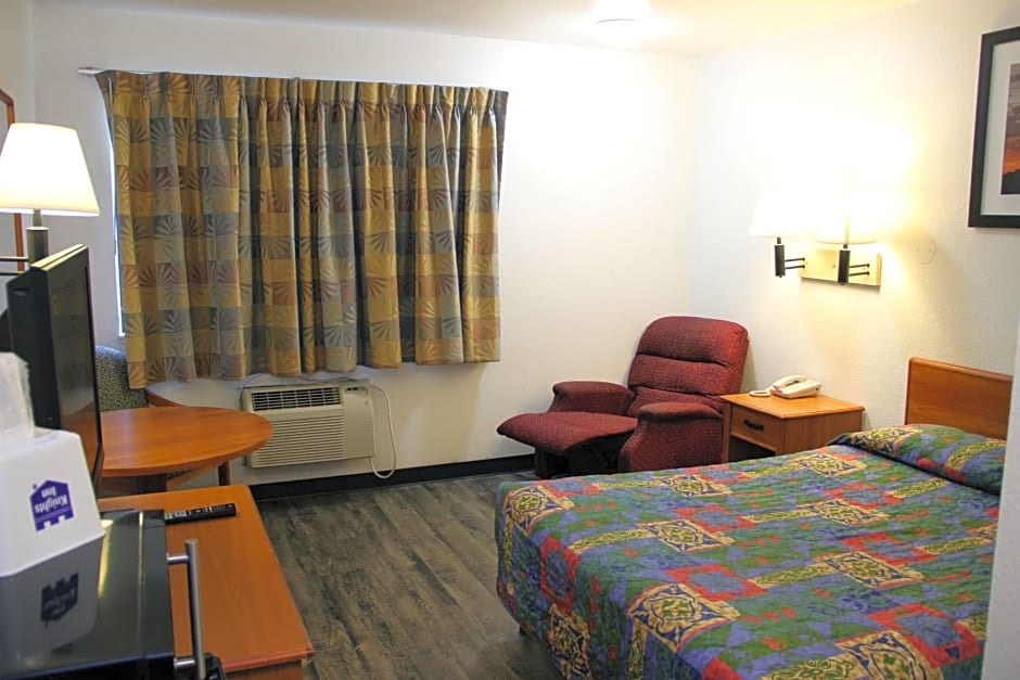 Knights Inn Grand Rapids East Airport