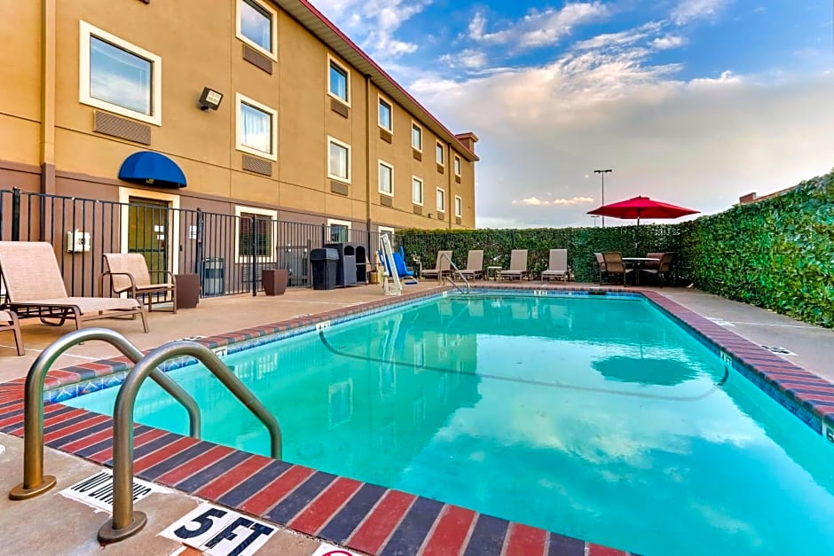 Best Western Plus University Inn & Suites