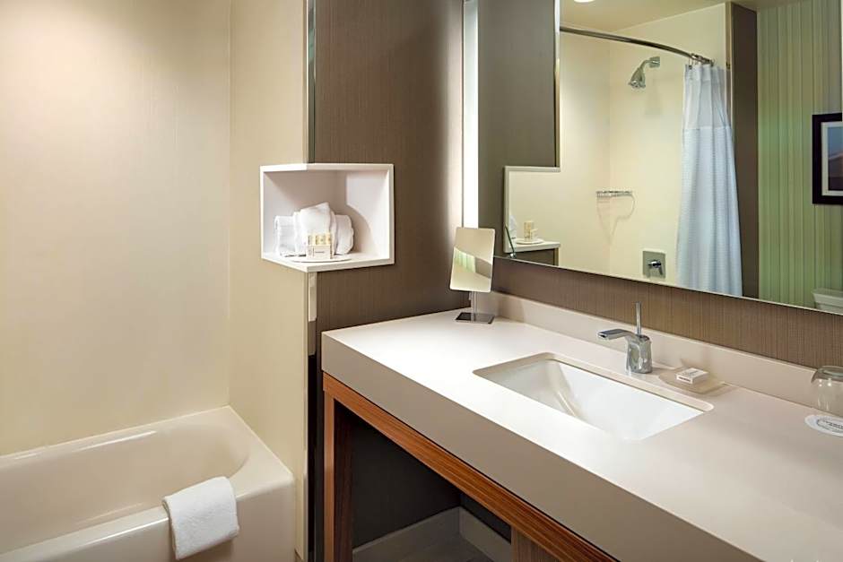 Courtyard by Marriott Erie Bayfront