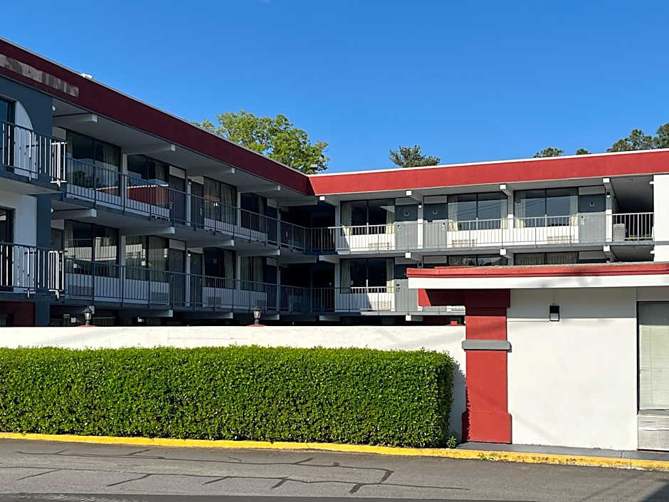 Motel 6 Raleigh, NC - Downtown South