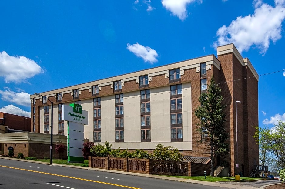 Quality Inn & Suites Downtown Mansfield
