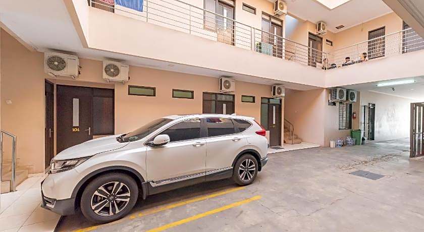 RedDoorz Syariah near Exit Toll Subang