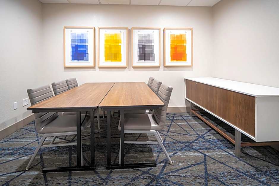 Holiday Inn Express and Suites Atlanta-Johns Creek By IHG