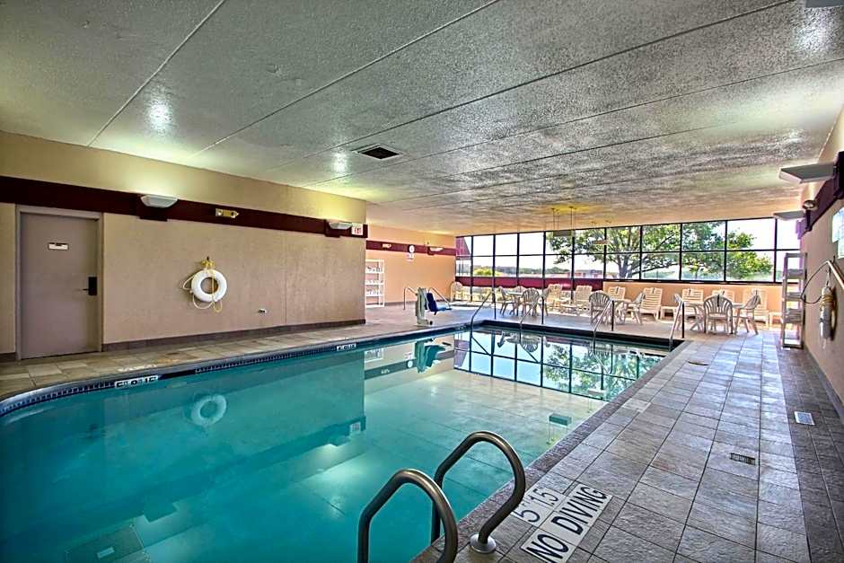 Comfort Inn & Suites Madison - Airport