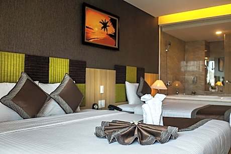 Deluxe Triple Room with Balcony