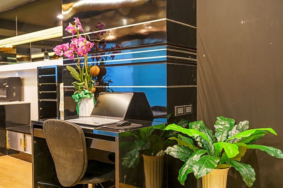 De Lux Bangkok Hotel 