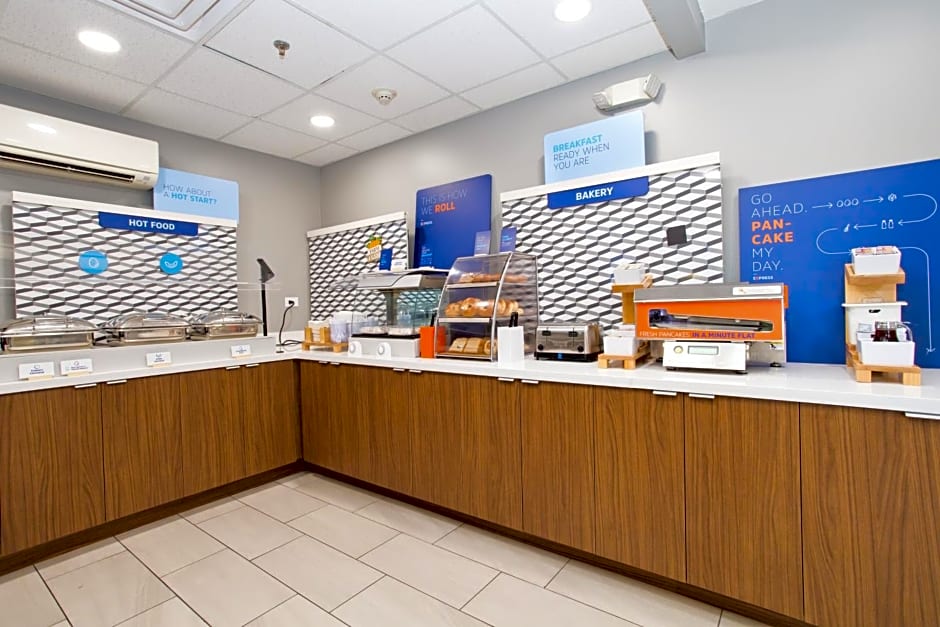 Holiday Inn Express & Suites Sacramento NE Cal Expo By IHG