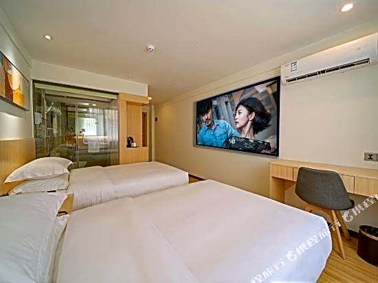 Chang Xing Hotel (Guangzhou Baima Garment City Railway Station Metro)