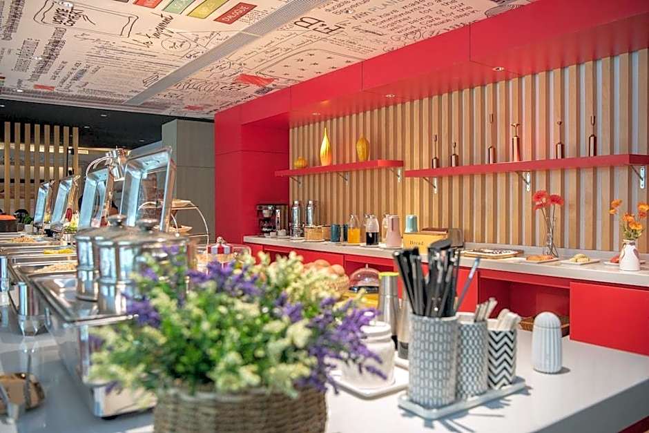 ibis Luoyang Baolong Square Hotel