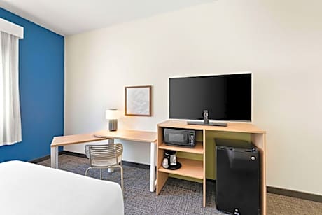 2 Queens Mobility Accessible With Tub