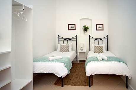 Standard Twin Room with Courtyard View