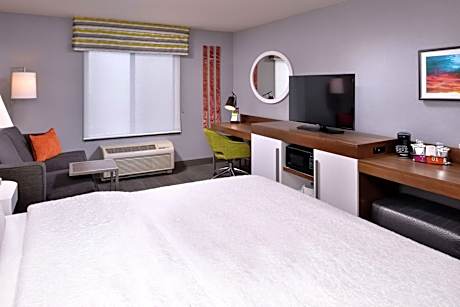 King Room with King Bed - Non-Smoking