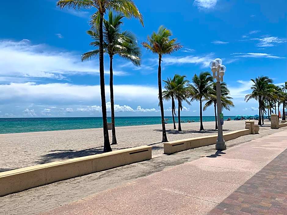 Tiana Beach Inn