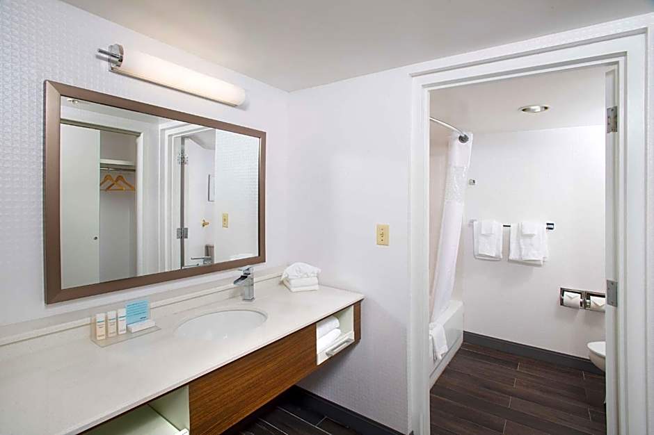 Hampton Inn By Hilton And Suites Annapolis