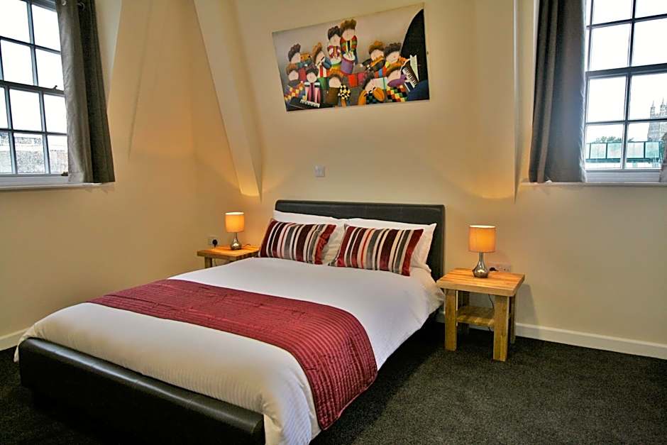 Central Hotel Gloucester by RoomsBooked