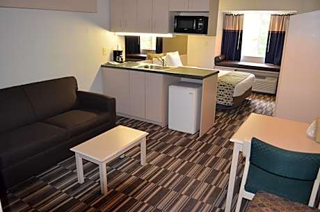 Queen Suite - Non-Smoking