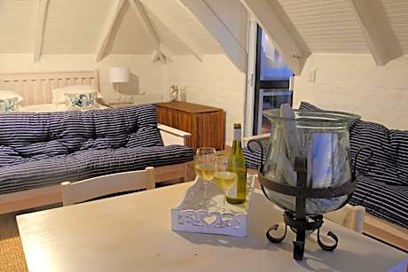 King or Twin Studio - Seagull