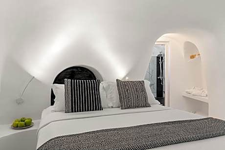 Junior Suite with Caldera View