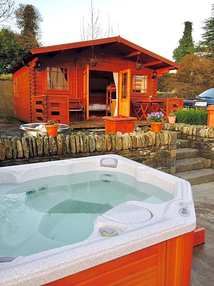 Chalet Superking bed Free Sauna jacuzzi