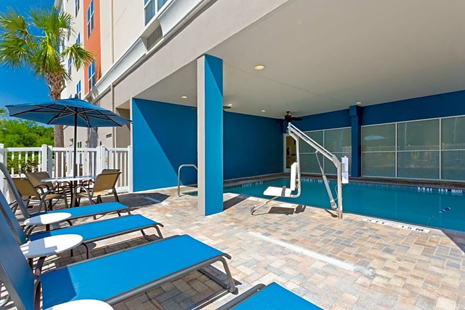 Holiday Inn Express & Suites Lakeland