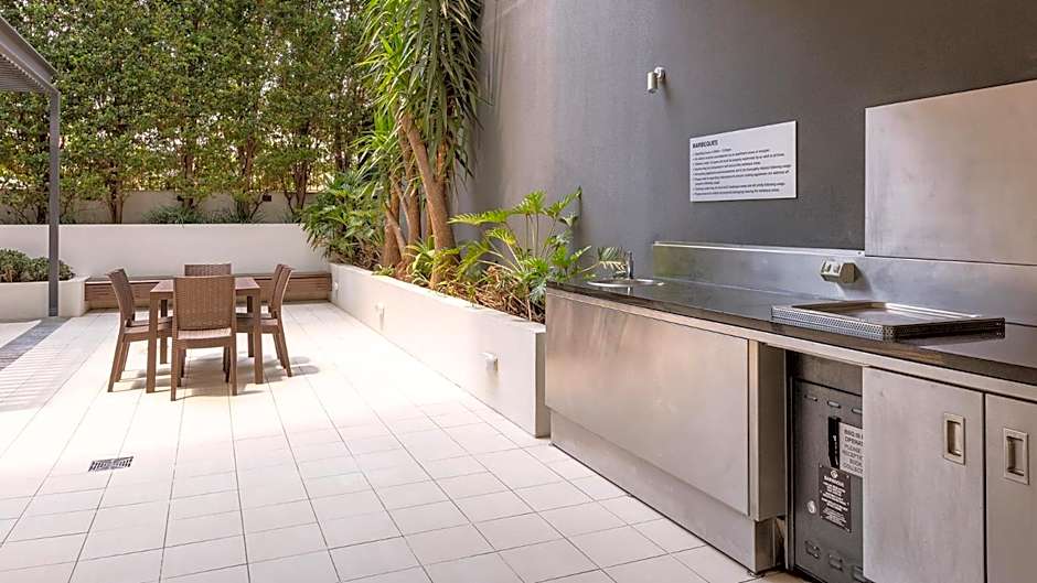 Oaks Brisbane on Charlotte Suites