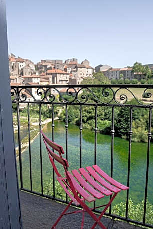 Apartment with Garden View