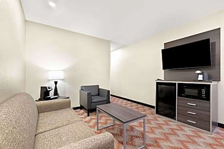 King Suite with Sofa Bed and Bath Tub - Disability Access/Non-Smoking