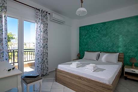 Deluxe One-Bedroom Apartment with City View B1