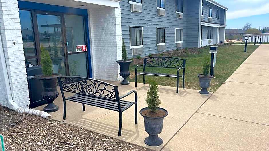 The Belgium Inn & Suites