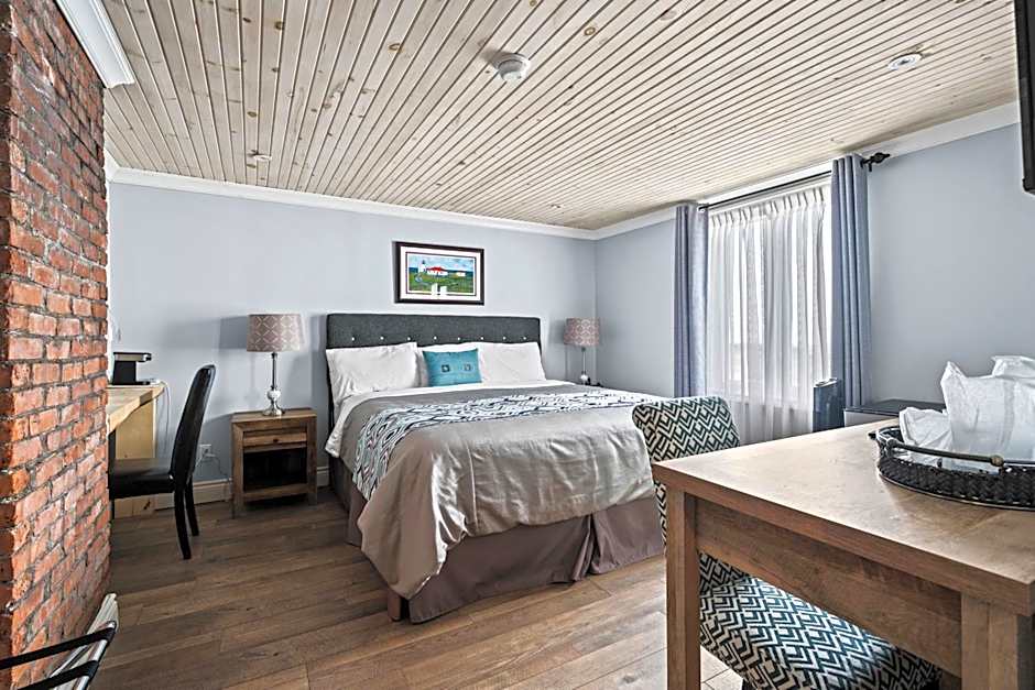 Edge of the Avalon Inn