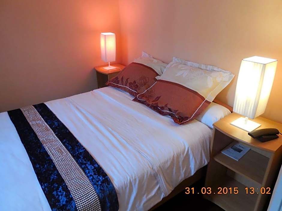Hotel le Petit Chateau (ex hotel des amis)