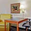 La Quinta Inn & Suites by Wyndham Tampa Bay Pinellas Park Clearw