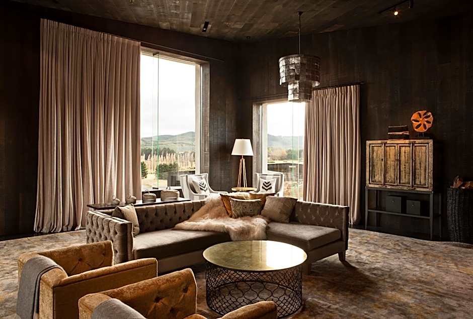 Kinloch Manor & Villas
