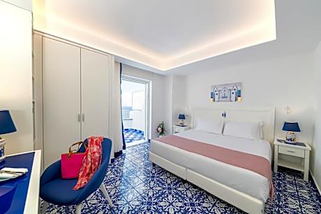 Deluxe Room with Terrace and Sea View