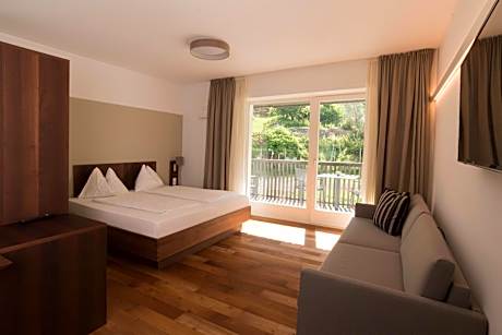 Apartment with Mountain View