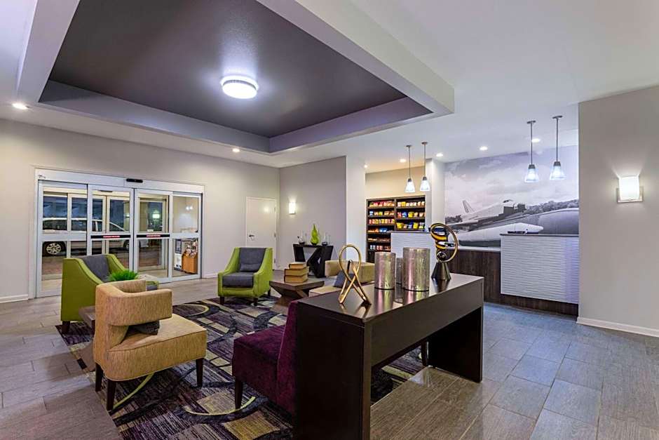 La Quinta Inn & Suites by Wyndham Huntsville Airport Madison