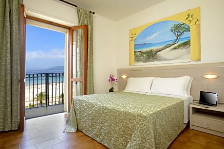 Double Room with Balcony and Frontal Sea View