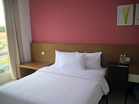 Deluxe Room (2 Adults + 1 Child)